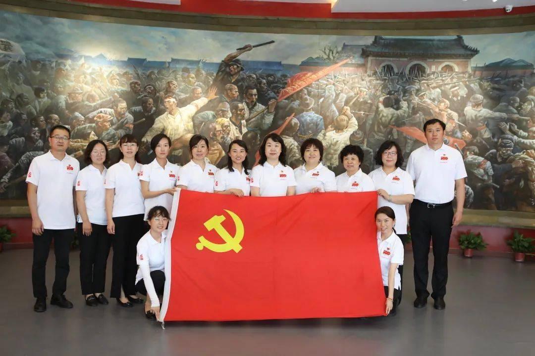 女儿出嫁当天，父亲用逃离的方式掩盖他的不舍